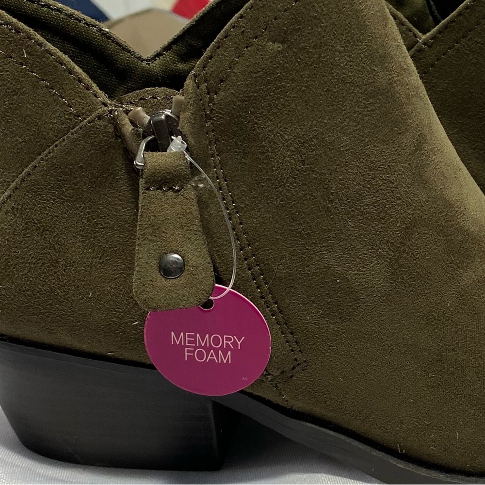 Ankle boots. Olive green size 6